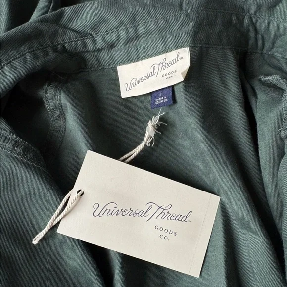 Universal Thread NWT Women’s Dark Green Oversized Button Down Long Sleeve Shirt - Picture 2 of 15
